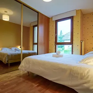 https://le-bleu-du-lac-150m-du-lac-terrasse-parking-a-sevrier.hotels-rhonealpes.com